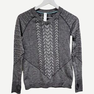 IVIVVA by Lululemon Glacier Air‎ LS Tee 12